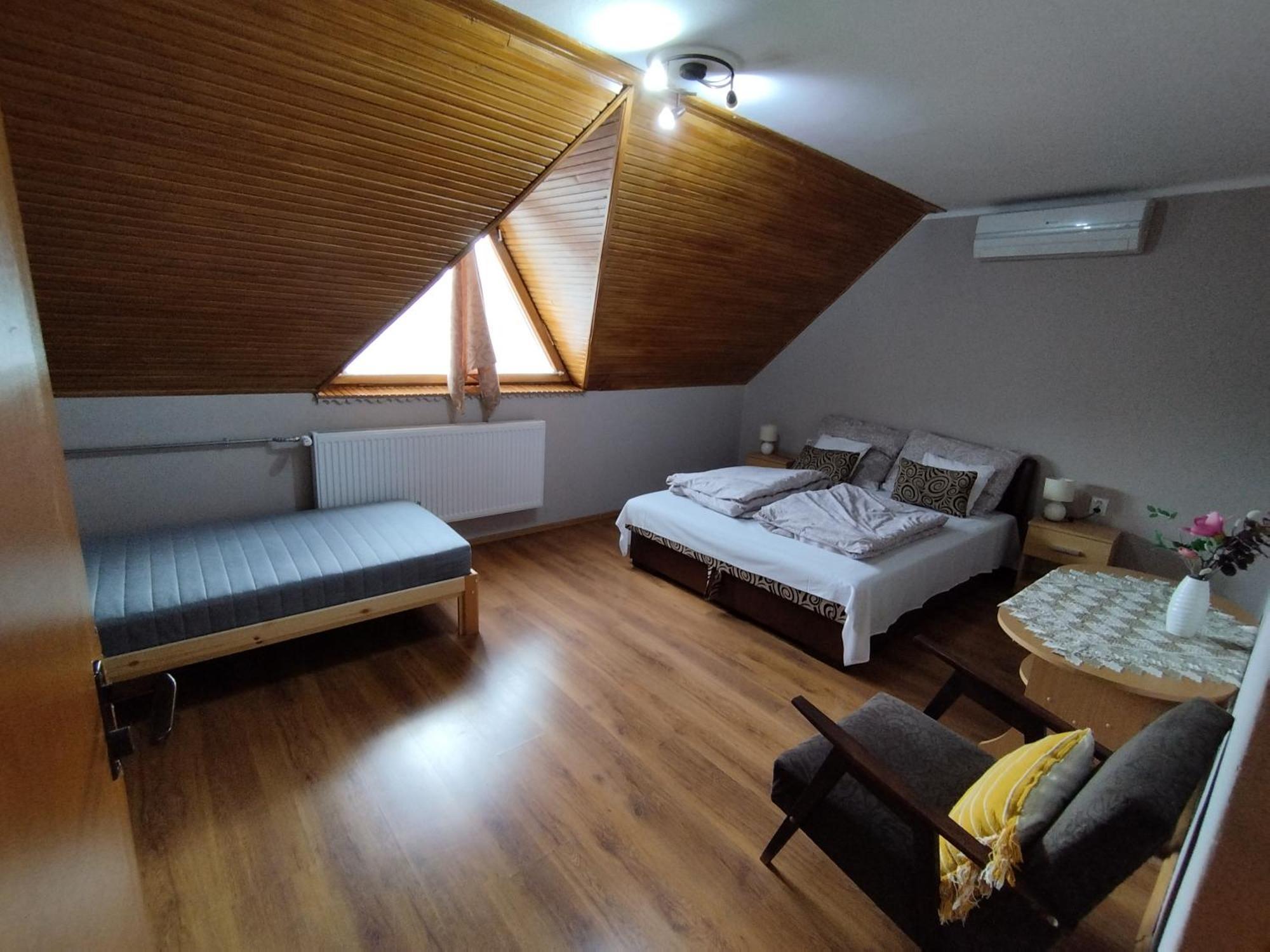 Luna Apartman Gyula Esterno foto